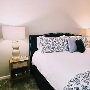 Apartment Biltmore Bliss Desert Retreat!, Phoenix